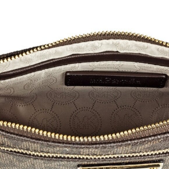 Michael Kors NWOT Jet Set Signature Large Wristlet - Picture 5 of 13